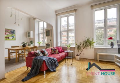 Przedwojenna kamienica po renowacji, wysokie!