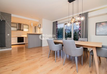 Dwupoziomowe mieszkanie z ogrodem i sauną