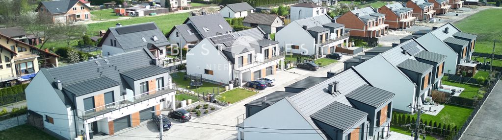 Nowoczesny dom z garażem w zabudowie bliźniaczej