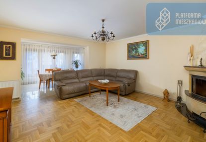 Elegancki dom w spokojnej okolicy