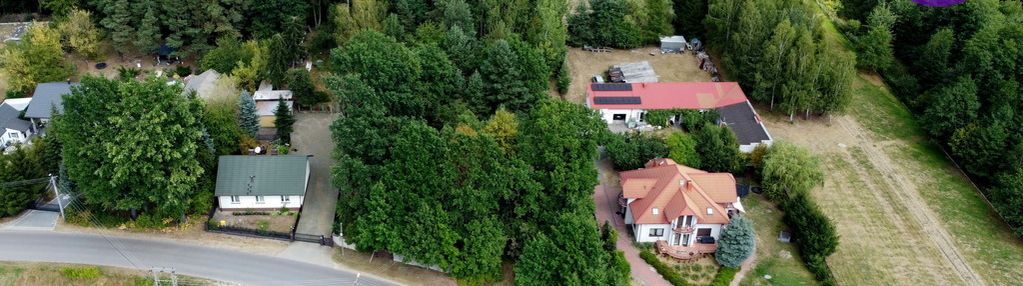 Droga asfaltowa, prąd, gaz i woda miejska