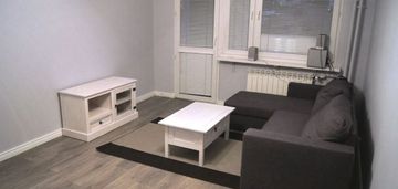 | blisko metra | balkon | piwnica |