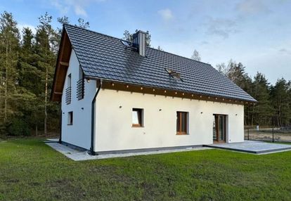 Piękny dom przy lesie