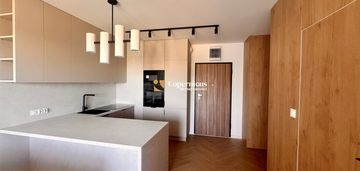 Nowocześnie wykończony apartament z ogródkiem