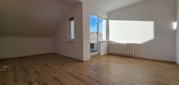 Duża kawalerka możliwa do adaptacji jako 2 pokoje