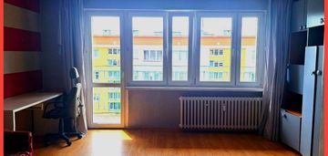 Z loggią do remontu w poszukiwanej lokalizacji