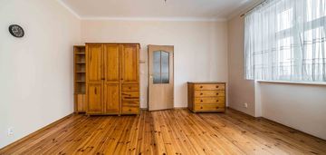 Przestrzeń na jeżycach — kawalerka do pracy
