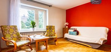 Uroczy dom z ogrodem w spokojnej okolicy