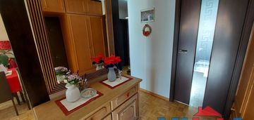 Trzy pokoje w niskim bloku-warto!