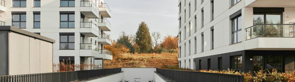 Gotowe do odbioru | tramwaj obok