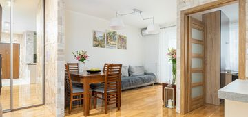 2 pok. na skoroszach -duży balkon -południe -garaż