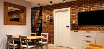 Nietuzinkowe mieszkanie w zadbanej kamienicy!