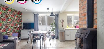 Dom na przeciwko szkoły w pomlewie