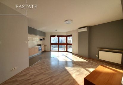 Jasne|zielona, cicha okolica | miejsce w garażu |