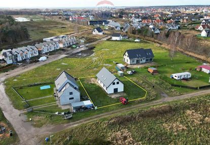 Dom jednorodzinny dwulokalowy.