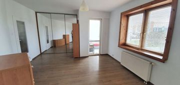 Gocław | kawalerka z oddzielna dużą kuchnią