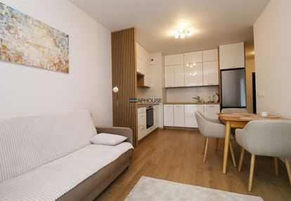 Duże dwupokojowe mieszkanie z osobną kuchnią