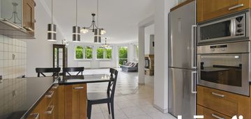 Komfortowy dom z kominkiem w spokojnej okolicy