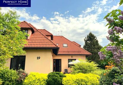 Przestronny dom rodzinny z ogrodem i garażem w ustroniu