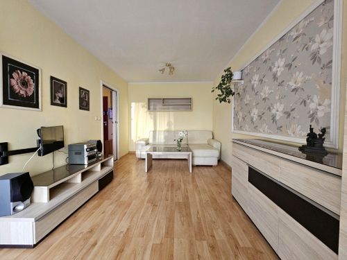 Kawalerka 33 m2, loggia 3m2, 1 piętro winda wolne