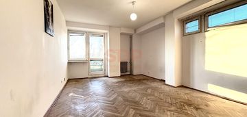 Rozkładowe trzy pokoje w bloku w śródmieściu łodzi