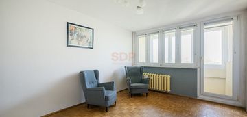 3 pok. z osobną kuchnią i garażem naziemnym obok