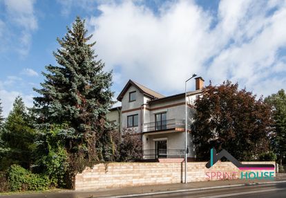 Przestrzeń, solidność, dom przy granicy z warszawą