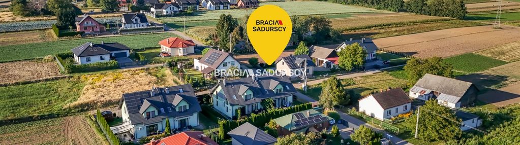 Urokliwa szeregówka w zielonych krzysztoforzycach