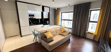 Komfortowy apartament w centrum łodzi obok parku.