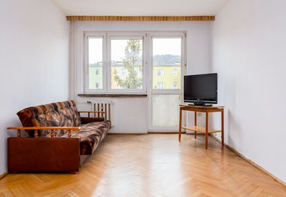 Mieszkanie w chyloni- 2 pokoje, kuchnia, garderoba