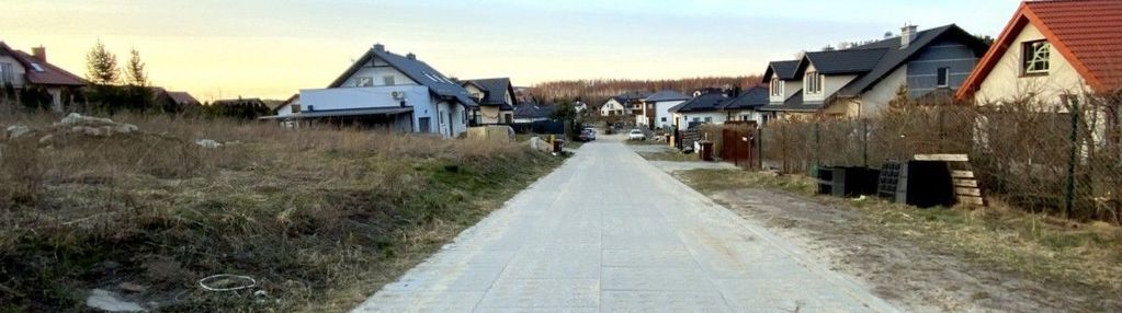 Płaska, uzbrojona świetnie zlokalizowana działka!