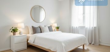 Piękny budynek ii klimatyczne tereny zielone ii