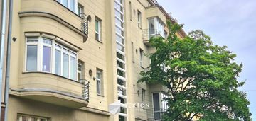 Kamienica vis-à-vis parku staszica