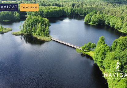 Teren inwestycyjny z linią brzegową jeziora