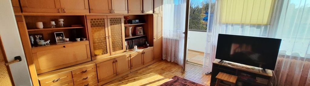 To nie dom. to duże mieszkanie na 3 strony.