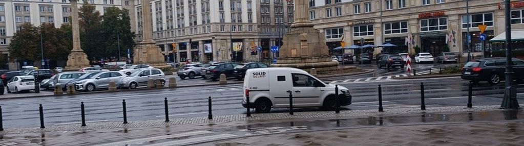 Atrakcyjna lokalizacja, pl. konstytucji.