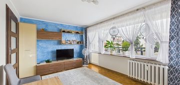 Dwupokojowe, dwustronne, duży balkon i piwnica