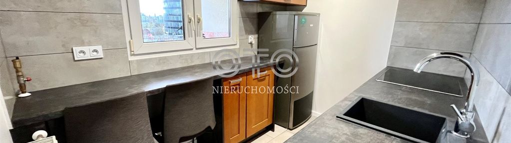 Przy sky tower / po remoncie / widok na miasto
