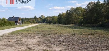 Działka, w cichej i spokojnej okolicy.