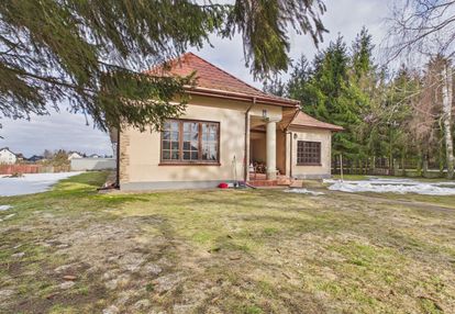 Bungalow na dużej działce, blisko centrum