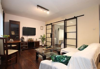 Salon z kuchnią + 2 sypialnie / winda z poziomu 0