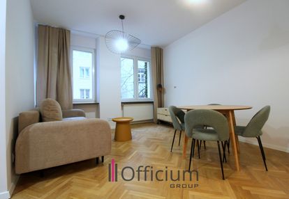 Śliczne mieszkanie w uroczej kamienicy w centrum.