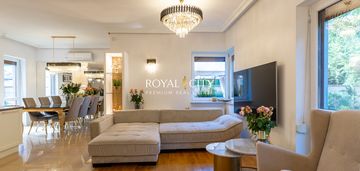 Luksusowy dom z ogrodem na ursynowie.