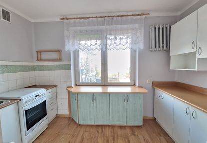 2 pokoje z balkonem na 1 piętrze + piwnica,strych
