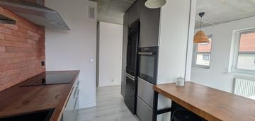 3 pokoje, duży balkon, klima