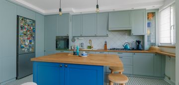53,4 m²-salon z kuchnią + 2 sypialnie po remoncie