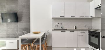 Urocze dwa pokoje z ogródkiem i parkingiem