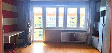 Z loggią do remontu w poszukiwanej lokalizacji