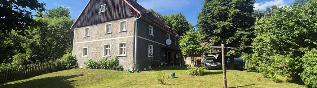 „dom 210 m² ze stodołą i budynkiem gospodarczym |
