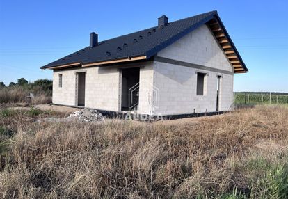 Nowy dom w łysinie blisko jeziora